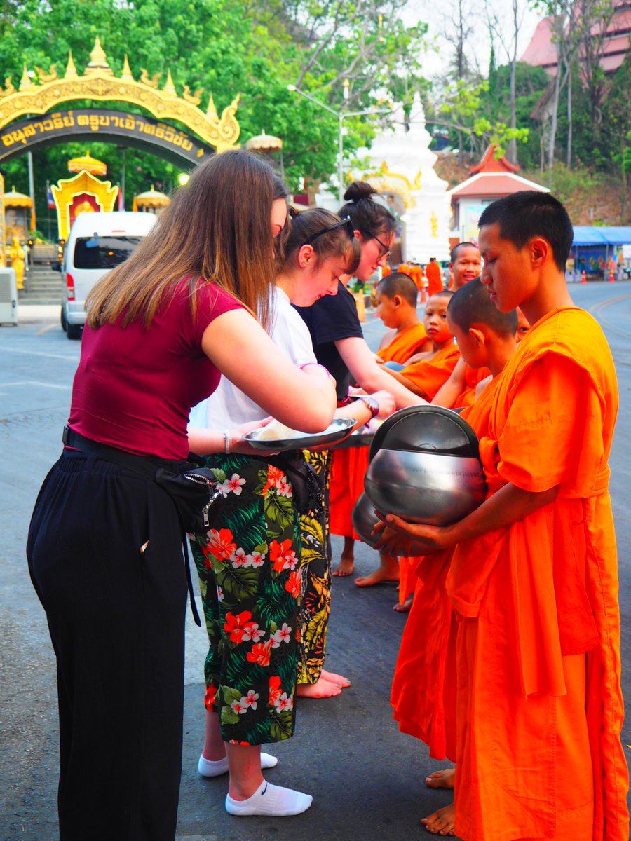 BOLHS_RS's tweet photo. Such a rare and precious opportunity to participate in alms giving for the Theravada monks and visit the Blue Hmong village! #BlueHmongVillage #DoiSuthepTemple #Almsgiving #icecream https://t.co/aj4jxrw75n