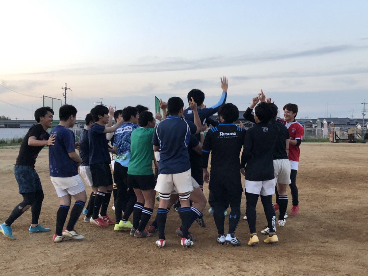 NMU_rugby2023's tweet photo. 昨日の練習には、5人の新入生が遊びに来てくれました！

そして、ようやく1人目の部員が誕生しました！！🤩🎉

本当にありがとう！

まだまだ勧誘は続きます！
どこの部活にしようか迷っているなら、ぜひラグビー部へ！！🏉 https://t.co/Zb62J9DlNH