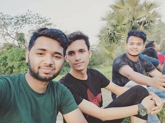 সেল্ফি নেওয়ার পর আপনার অনুভূতি টা কেমন?😴