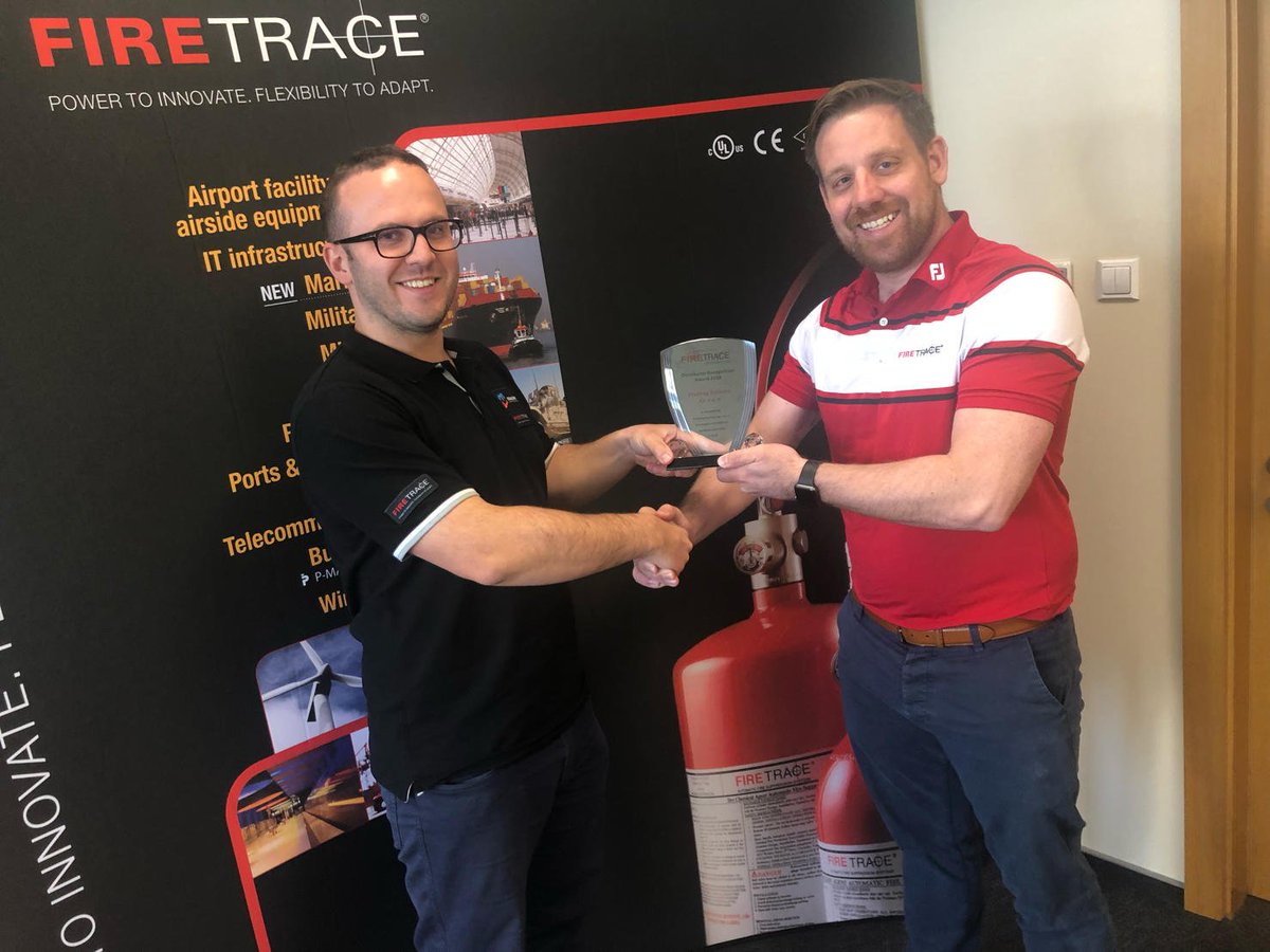 thefireguy1965's tweet photo. Michal Slomain  MD of our polish distribution partners Proteng Systems received the 2018 Distribution recognition award from our @firetrace Europe Regional Manager Steve Wilkinson yesterday, we appreciate your continued support of Firetace our products #firetrace #proteng #poland https://t.co/dka1GDQeoH
