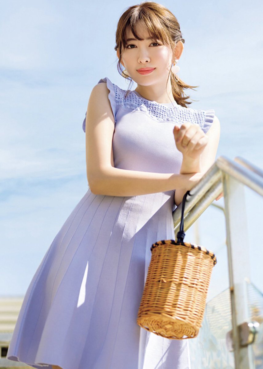 透桃 こじはるちゃんが着てるリラのワンピ可愛いな でもノースリーブのニットワンピって地味に着る気候を選ぶのわたしだけ 真夏だと暑いし初夏には肌寒い 2枚目の雰囲気も大好き これ着てカフェのテラス席でデートがしたい 透桃 こじはるちゃんが着てるリラのワンピ可愛いな でもノースリーブのニットワンピって地味に着る気候を選ぶのわたしだけ 真夏だと暑いし初夏には肌寒い 2枚目の雰囲気も大好き これ着てカフェのテラス席でデートがしたい