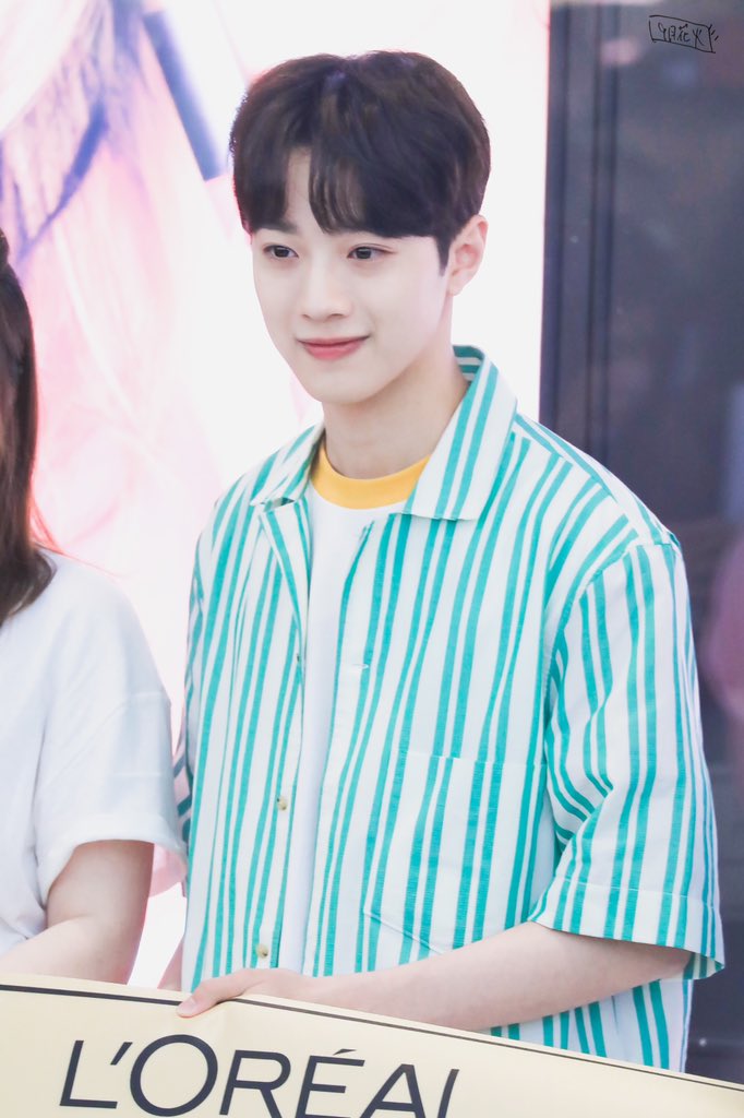 SeptFlowerbomb's tweet photo. 190415 LOREAL IDMALL #라이관린 #Laikuanlin #賴冠霖 https://t.co/3NSHP6sKfZ