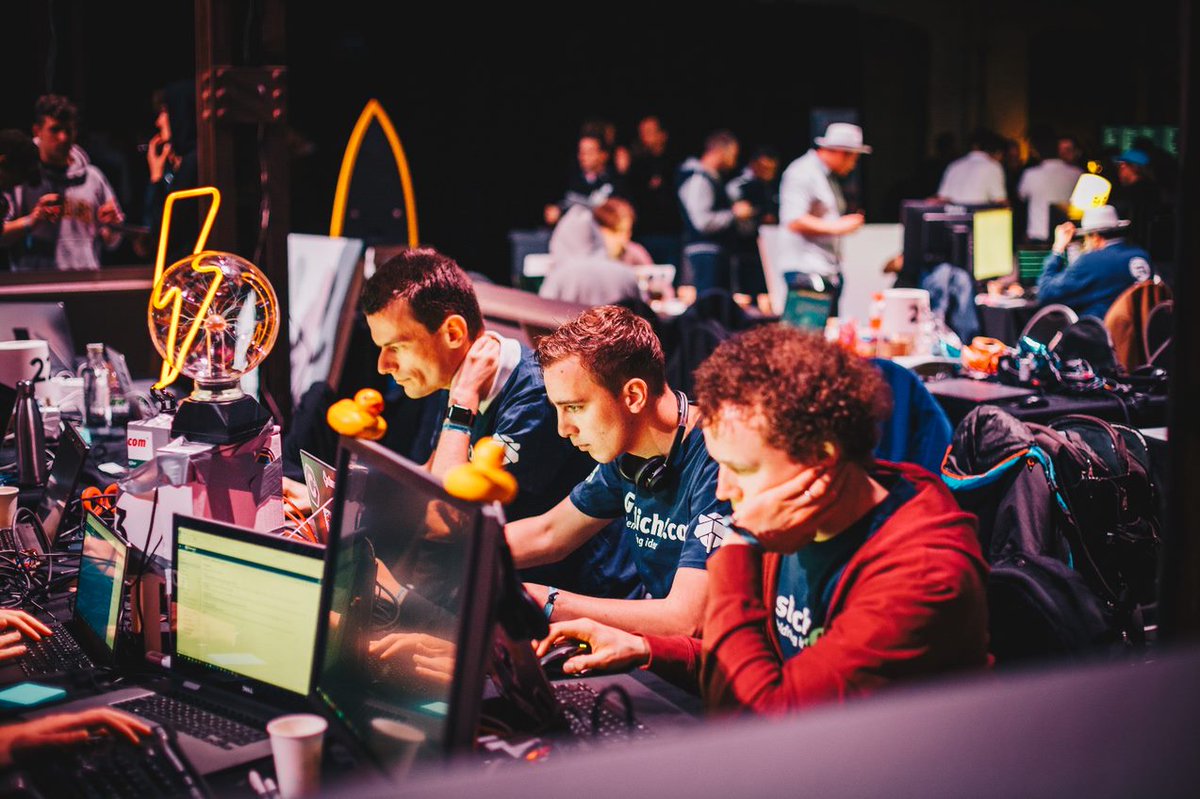 Met een mooie derde plek heeft ons team dit jaar de Odyssey Hackathon afgesloten! Meer weten over de Tikkie for permissions? Bekijk het interview dat <a href="/vincente/">Vincent Everts</a> had met ons: bit.ly/2Gib3Qg  #odysseyhack #bencomgroup