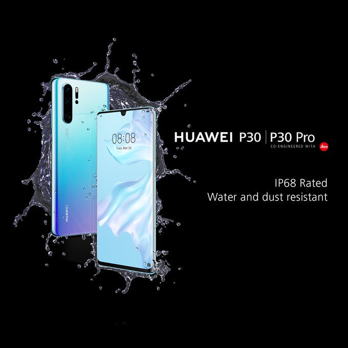zandilenkomo11's tweet photo. @METROFMSA I've always been the family photographer getting a #HuaweiP30Series would enhance the quality of the pics I take, and yeah family friends would believe that I'm a professional photographer even though I'm not 😂 #RewriteTheRules https://t.co/Y42p116eL1