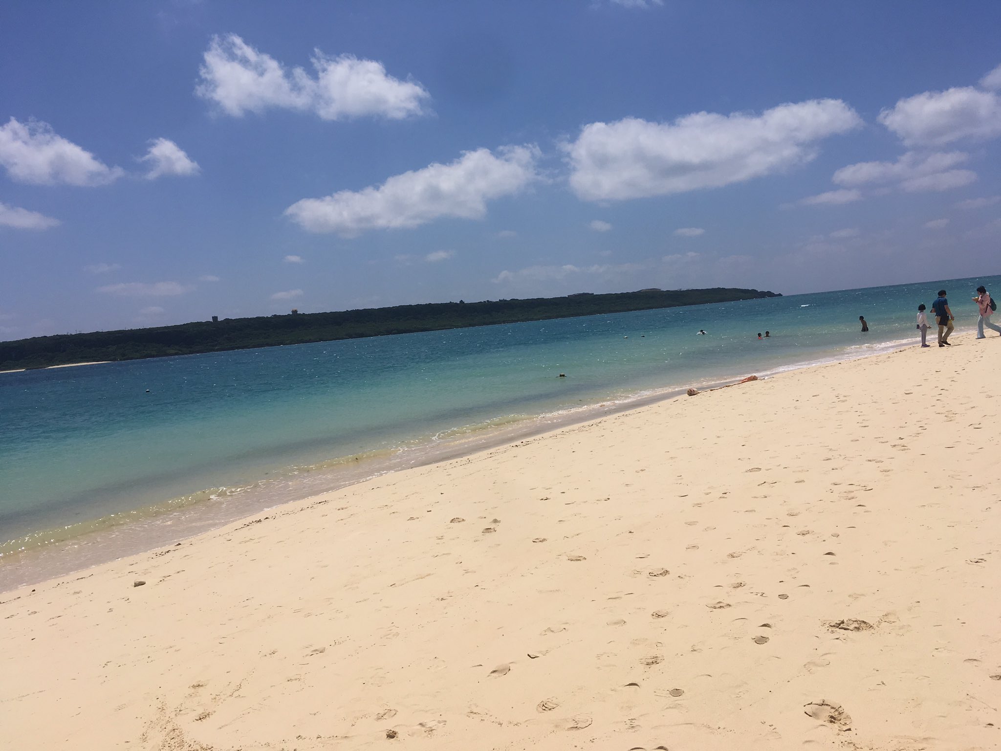 あいてぃん武道館への道 舞浜ビーチ 宮古島 天気さいこー 貸してくれたtシャツへんてこ笑 T Co Gfhoacpcpc Twitter