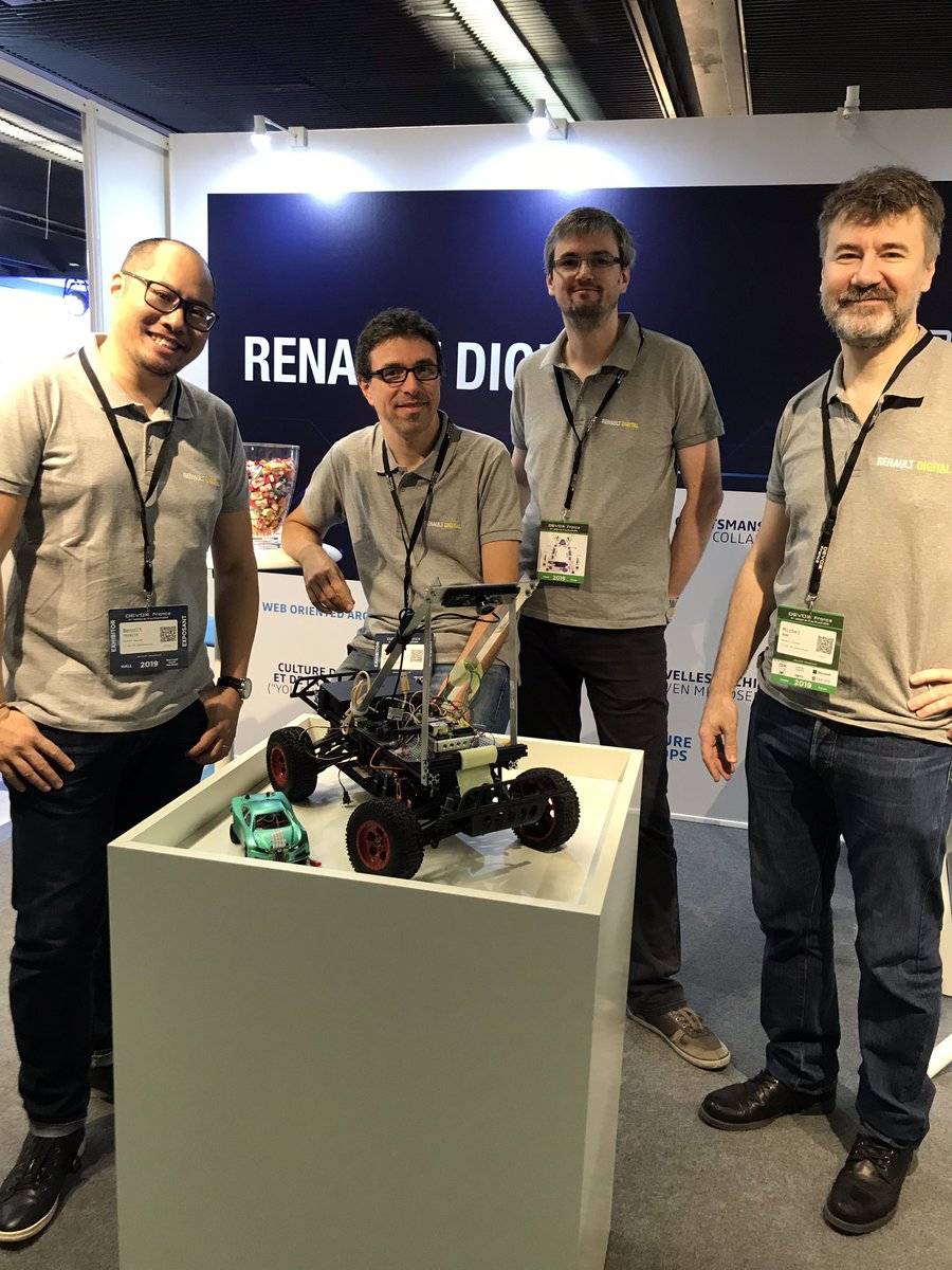 RenaultDigital_'s tweet image. 📌c’est parti pour 3 jours @DevoxxFR la team Tech de #renaultdigital vous y attend avec leur #robocar 🏎🏎🏎🏎
