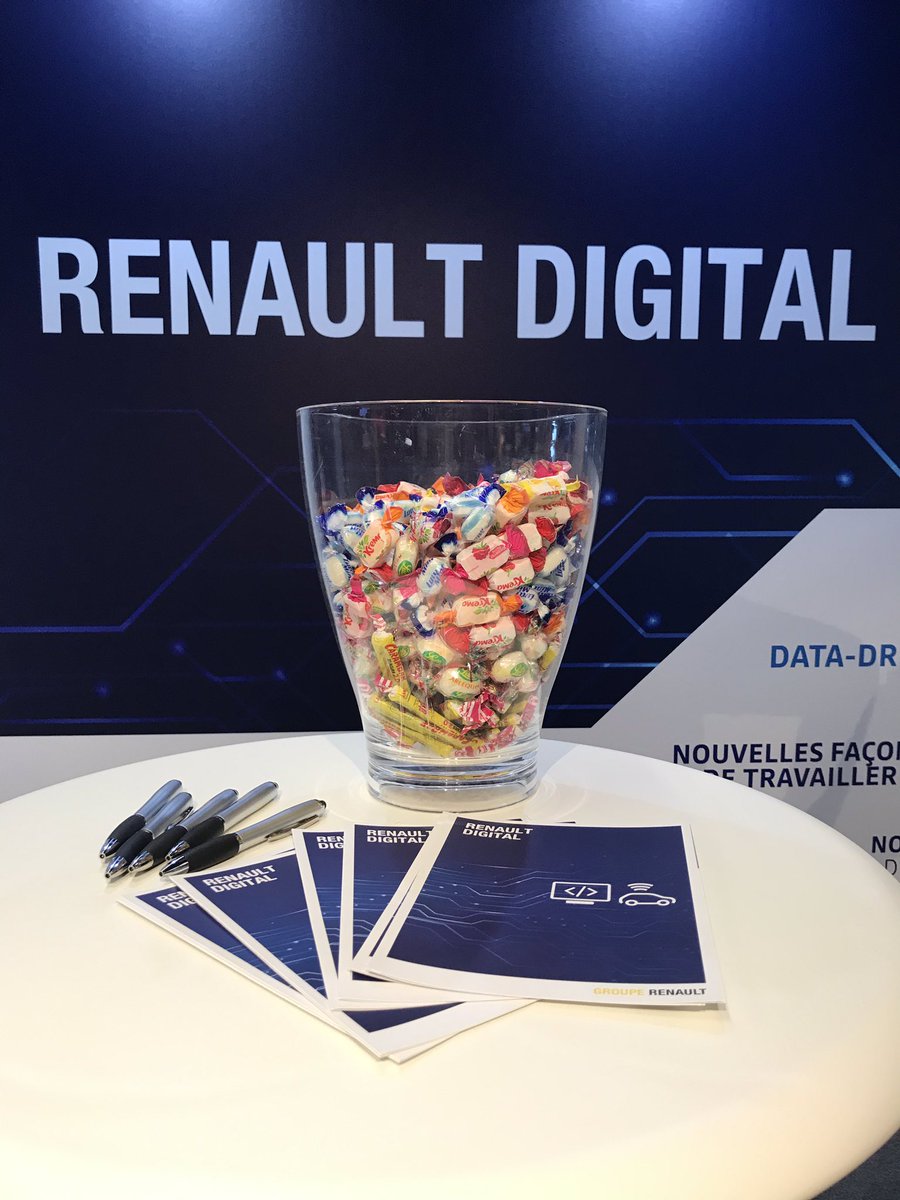 RenaultDigital_'s tweet image. 📌c’est parti pour 3 jours @DevoxxFR la team Tech de #renaultdigital vous y attend avec leur #robocar 🏎🏎🏎🏎