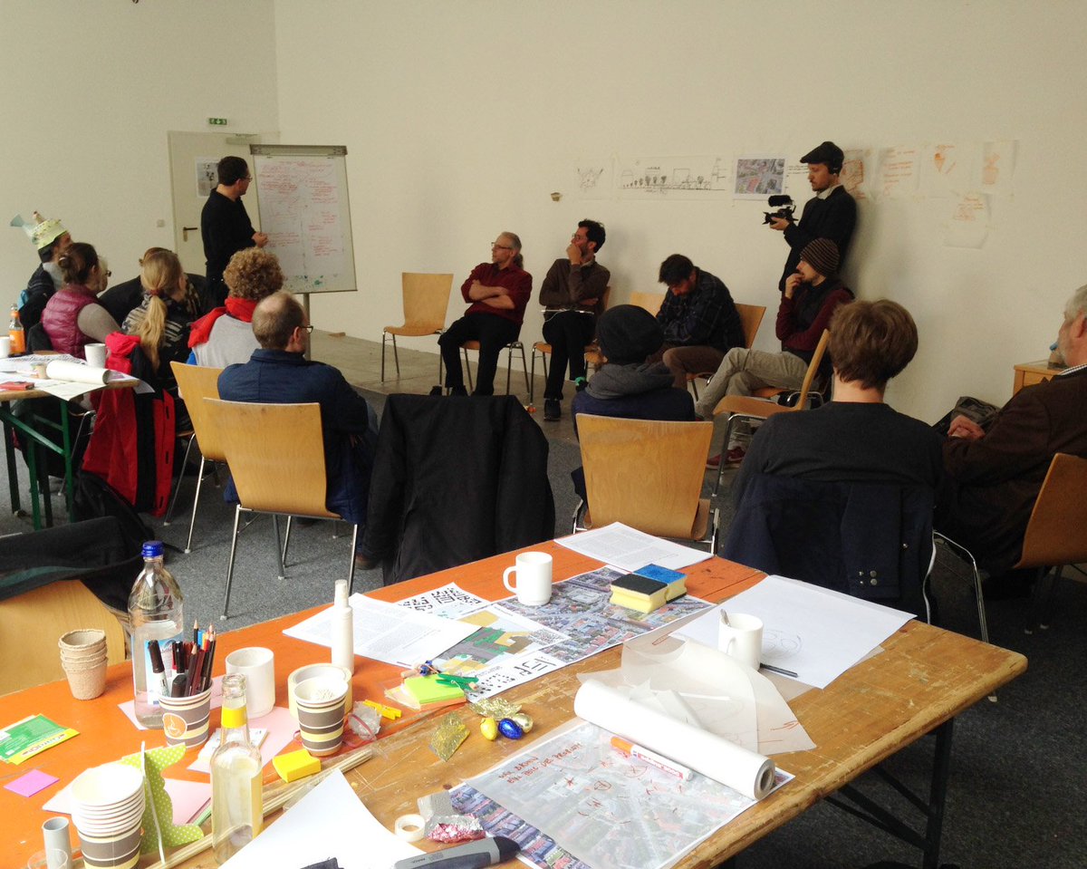 florian_otto_'s tweet photo. 10 Jahre nach #Agropolis - Wiederentdeckung des #Erntens im urbanen Alltag diskutiert @bauchplan mit beim spekulativen #Szenario-Workshop 100Places:M ‚#Ästhetik urbaner #Metabolismen’ @TU_Muenchen zu #Zukunft #öffentlicherRaum #Ernährungskreisläufe im Anthropozän #thinkingahead https://t.co/XxVT7iwKnP