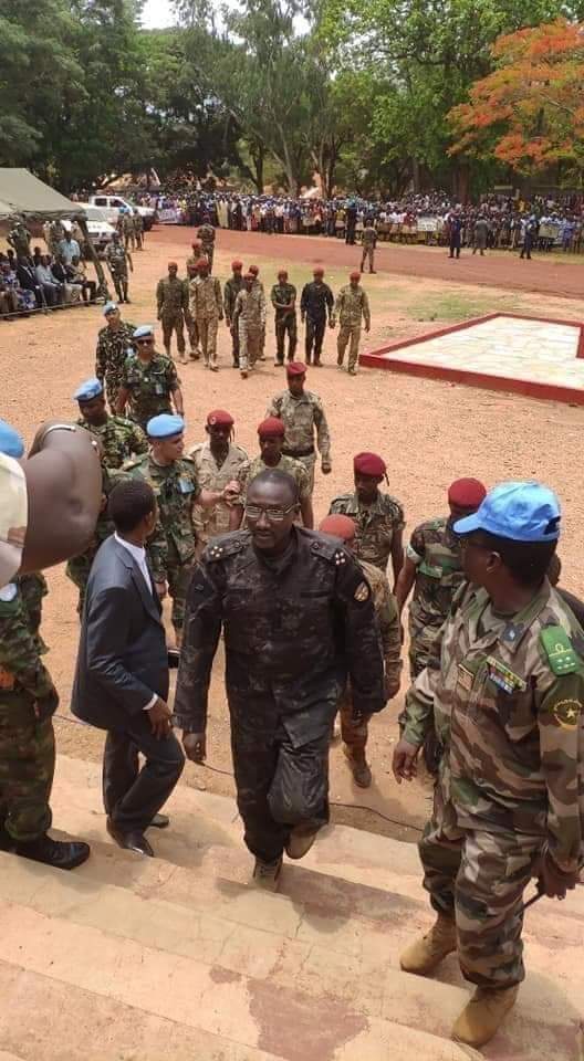 NathaliaDukhan's tweet photo. 1/2 Prise de fonction officielle hier du chef de l'UPC, Ali Darassa, en tant que ministre conseiller et commandant militaire de la zone 5 avec résidence à Bambari, avec la présence du premier ministre Ngrebada et de la communauté internationale inclus Minusca. #CARcrisis https://t.co/lHacICp0u7