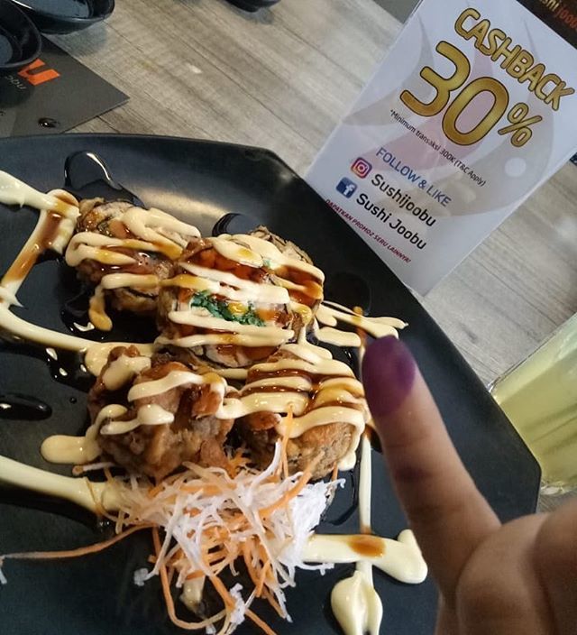 Nunggu hasil nyoblos jangan lupa mampir ke joobu yah. Ada cashback 30% dan tambahan 20% dengan pembayaran gopay 😍😍😍
.
.
.
#pemiludamai2019 #sushijoobu #sushi #joobu #japanesefood #foodporn #instafood #allyoucaneat #ayce #aycesushi #gooddeal #starving… bit.ly/2KLCwiV