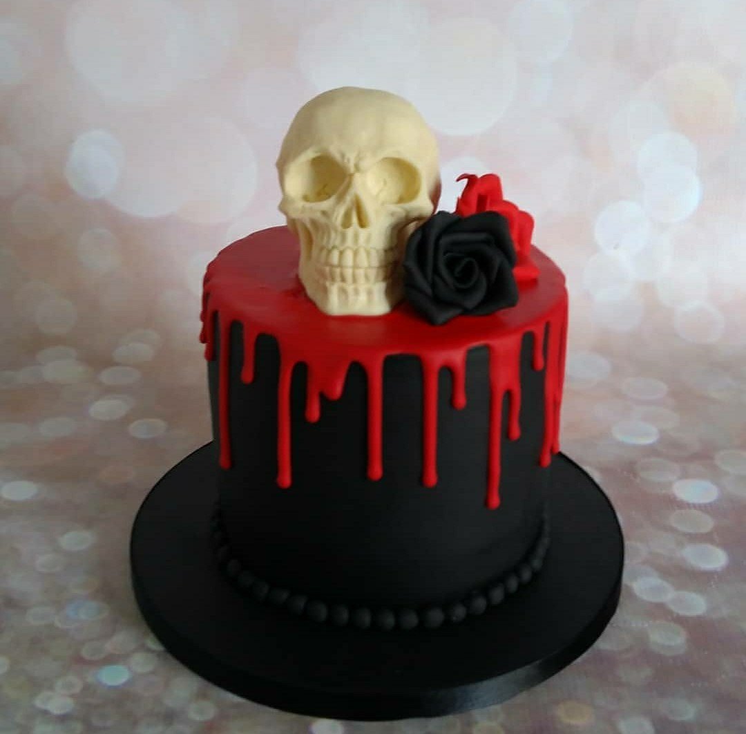 BluebirdsBakeh1's tweet photo. π€π Happy Birthday to Doug ππ€
#birthdaycake #skull #goth #gothcake #chocolateskull #black #sugarroses https://t.co/pFU4KOgcxR