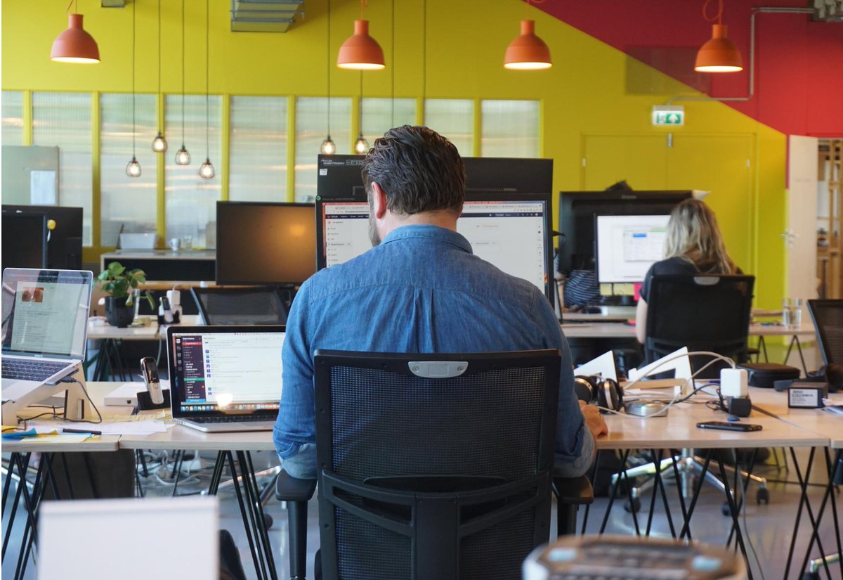 Wij zijn op zoek naar een full stack developer. Ben jij of ken jij iemand die aan de slag wilt met webapplicaties? Bekijk dan de volledige vacature: jobs.digitalnatives.nl/full-stack-dev… #fullstackdeveloper #gezocht #vacature #amsterdam #digitalbureau