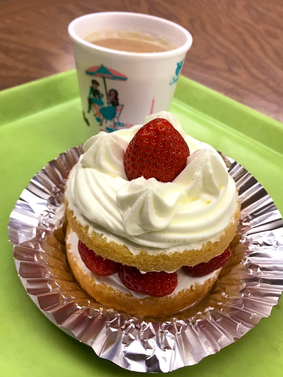 Monet お風呂上がりは もう何十年も通っている 近江屋洋菓子店で ドリンクバーと 苺ショートケーキ おやつ 近江屋洋菓子店