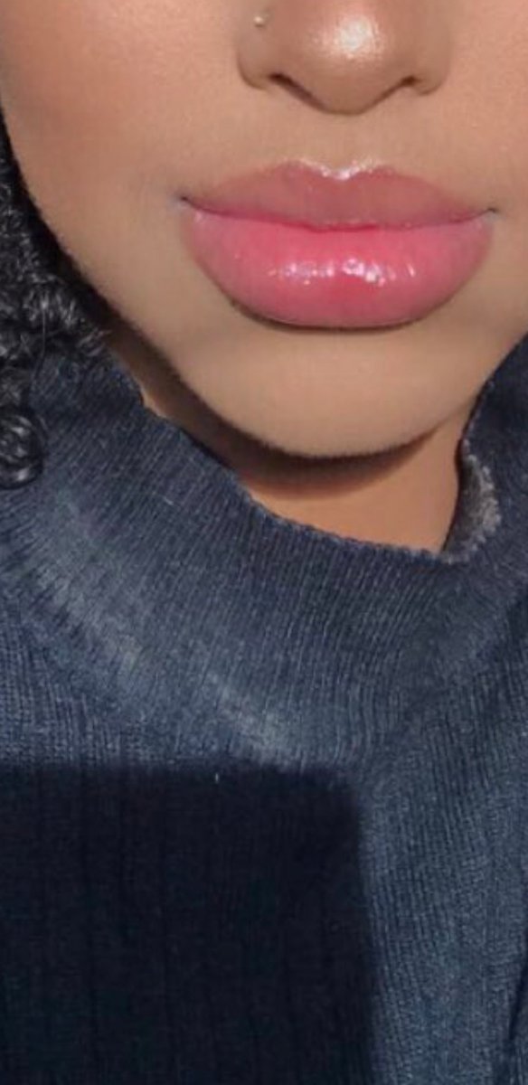 ItDontSink's tweet photo. @babylanez You got a lil makeup on your turtleneck https://t.co/fbWR8B2jtC
