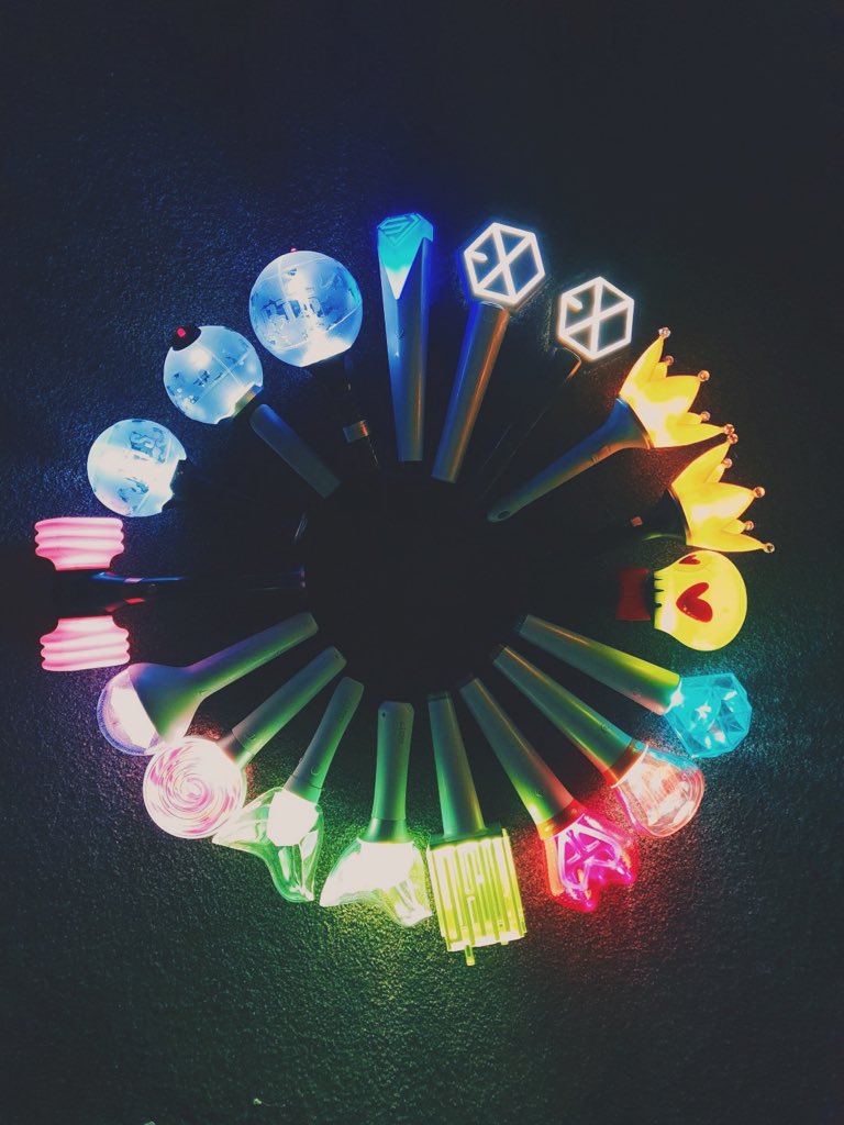 icedteamo's tweet photo. WORLDWIDE LIGHTSTICK GIVEAWAY! ✨

• Be active 
• Reply with desired lightstick
• Must be following me! [ @icedteamo ]
• Rt and like the tweet to join!!
• Ends on April 21

Fighting and Good luck!! 🍀🍵
tags: [#exo #bts #redvelvet #twice #blackpink  #mamamoo #kpop] https://t.co/0KAYxtaujO