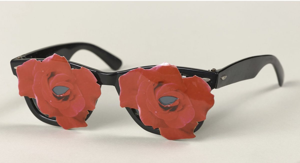 TheJohnRylands's tweet photo. For #Archive30 today #fashion
These glorious glasses are an art work from our Li Yuan-chia Collection called 'Rose Tinted Glasses' - This year’s hot trend?
#VisualCollections
@mcrartgallery @Archivehastag @ARAScot
Courtesy of the LYC Foundation & The University of Manchester https://t.co/v5vGIm56ej