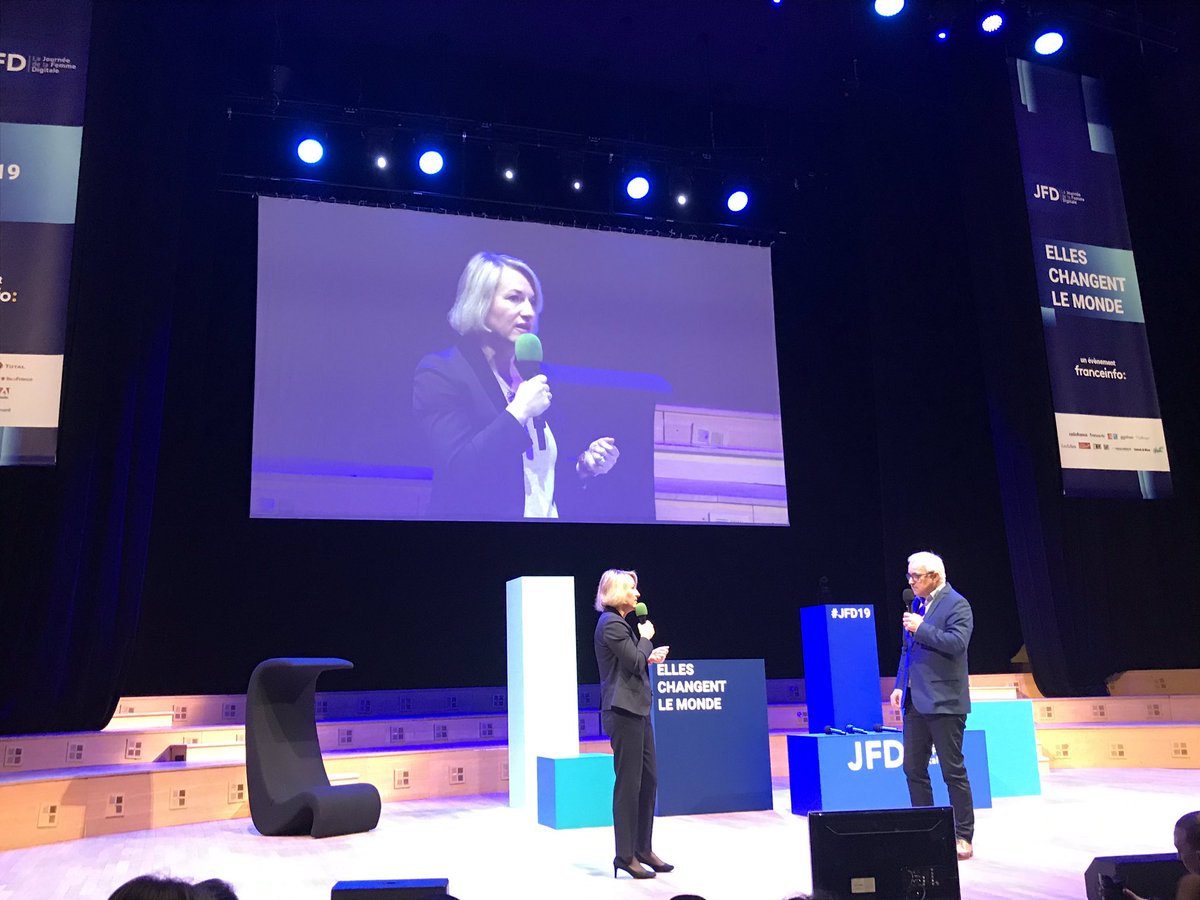 ralucaloury's tweet photo. Ouverture de la 7eme edition de la journée de la femme digitale avec la marraine de cette édition @AnneRigail @AirFranceFR #JFD19 @delphine @MartineLesponne @LENOUAXELLE @AurNavez @SolineSindoni @ESSCA_IMD https://t.co/xQ2kaPq8Hc