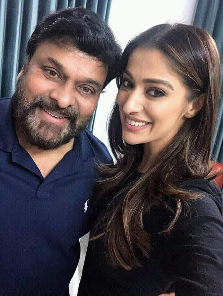 AlwaysRamchara7's tweet photo. #megastarchiranjeevi
@iamlakshmirai
#Megaselfie https://t.co/0KvAcHIvlz