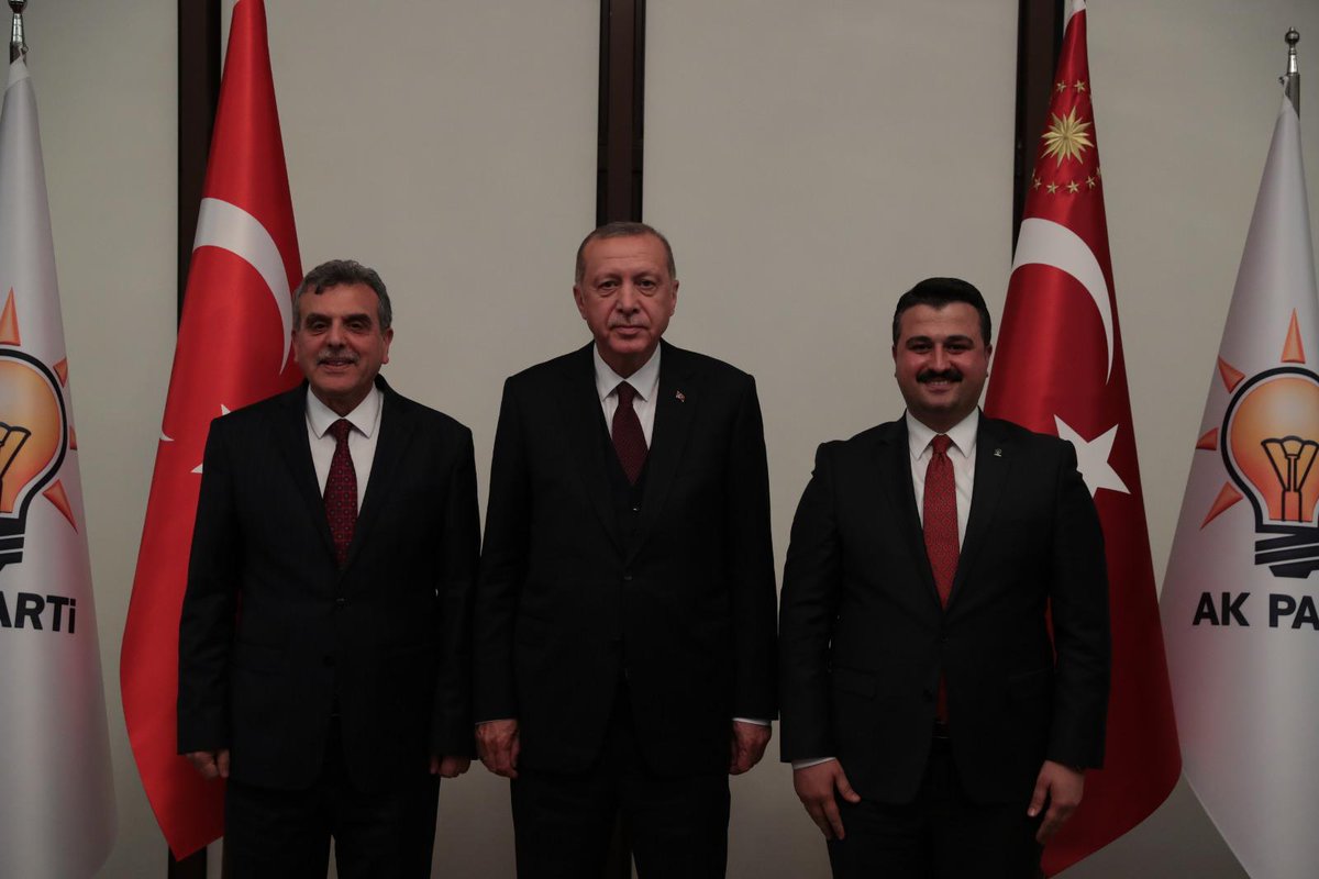 zabeyazgul's tweet photo. İl Başkanımızla birlikte Cumhurbaşkanımız ve AK Parti Genel Başkanımız Sn. Recep Tayyip Erdoğan ile bir araya geldik. 31 Mart seçimlerinde halkımızın desteği ile Şanlıurfa'da elde edilen tarihi zafer için hemşehrilerimize teşekkür edip, selamlarını iletti. Teşekkürler Şanlıurfa. https://t.co/1J1xjhDGTJ