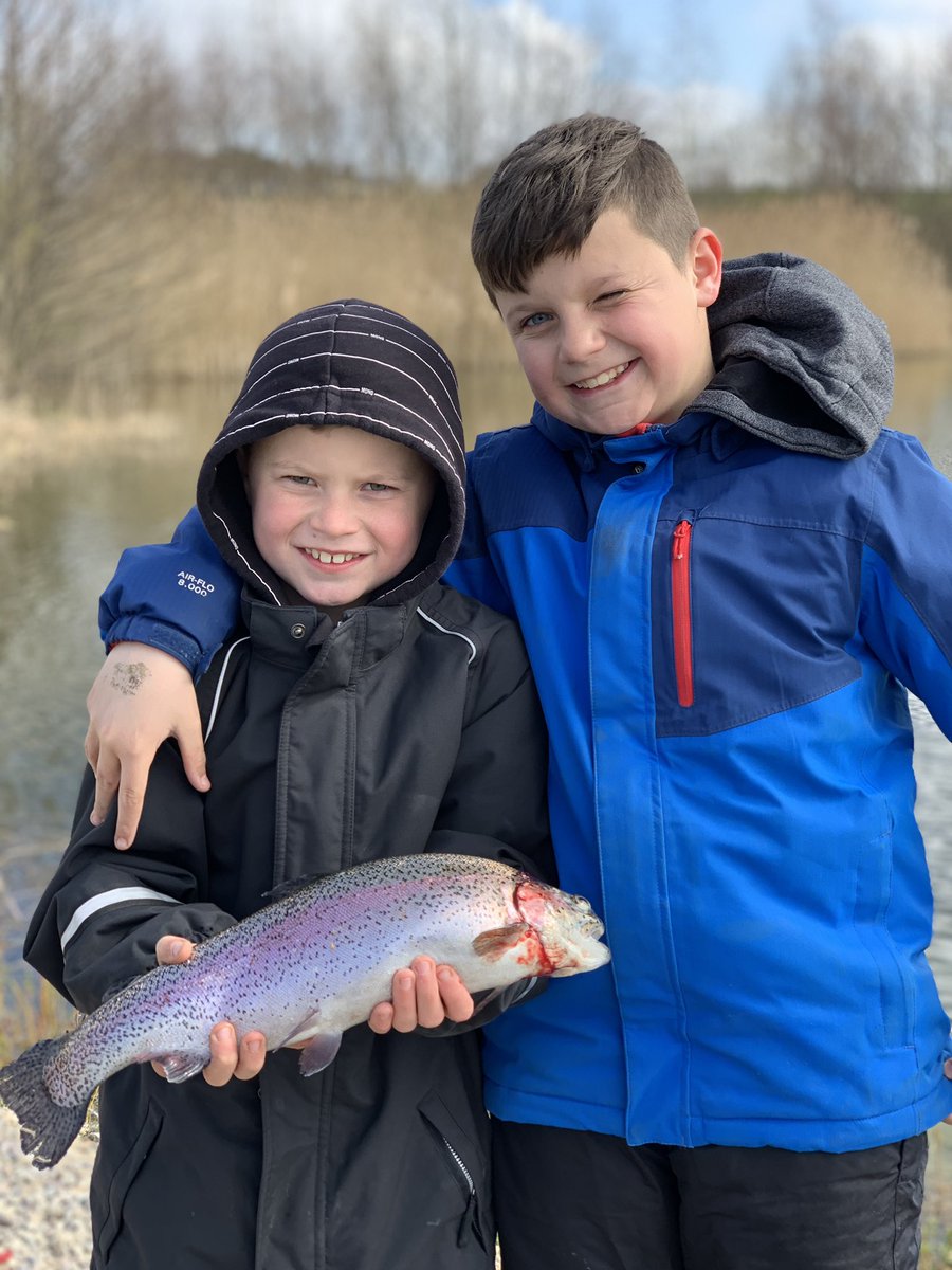 VesterledPut's tweet photo. Children's happy smile when they catch fish in @vesterled🐟🐠🐟
#trout #rainbowtrout #laketrout #seatrout #troutfishing #steelhead #centerpin #bachforelle #petri #forellensee #fishon #floatfishing #flyfishing #forellen #forellenangeln #simms #troutporn #bigfish #stella #lachs https://t.co/yjeEuX3GIM
