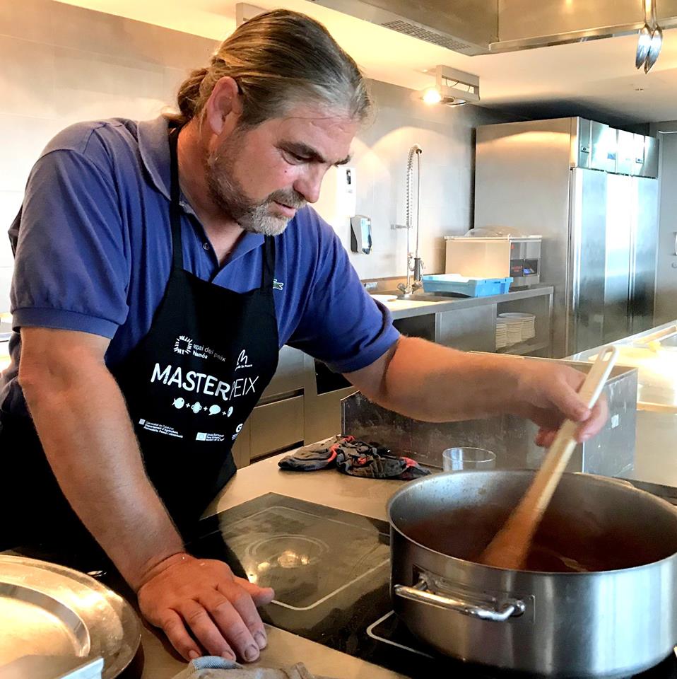 Demà dissabte, a les 12 h, us convidem a conèixer al <a href="/espaidelpeix/">Espai del Peix</a> la cuina tradicional dels pescadors de #Palamós, en el marc de l'activitat Mestres dels Fogons. Entrada lliure! 
tinyurl.com/yymxf9t5