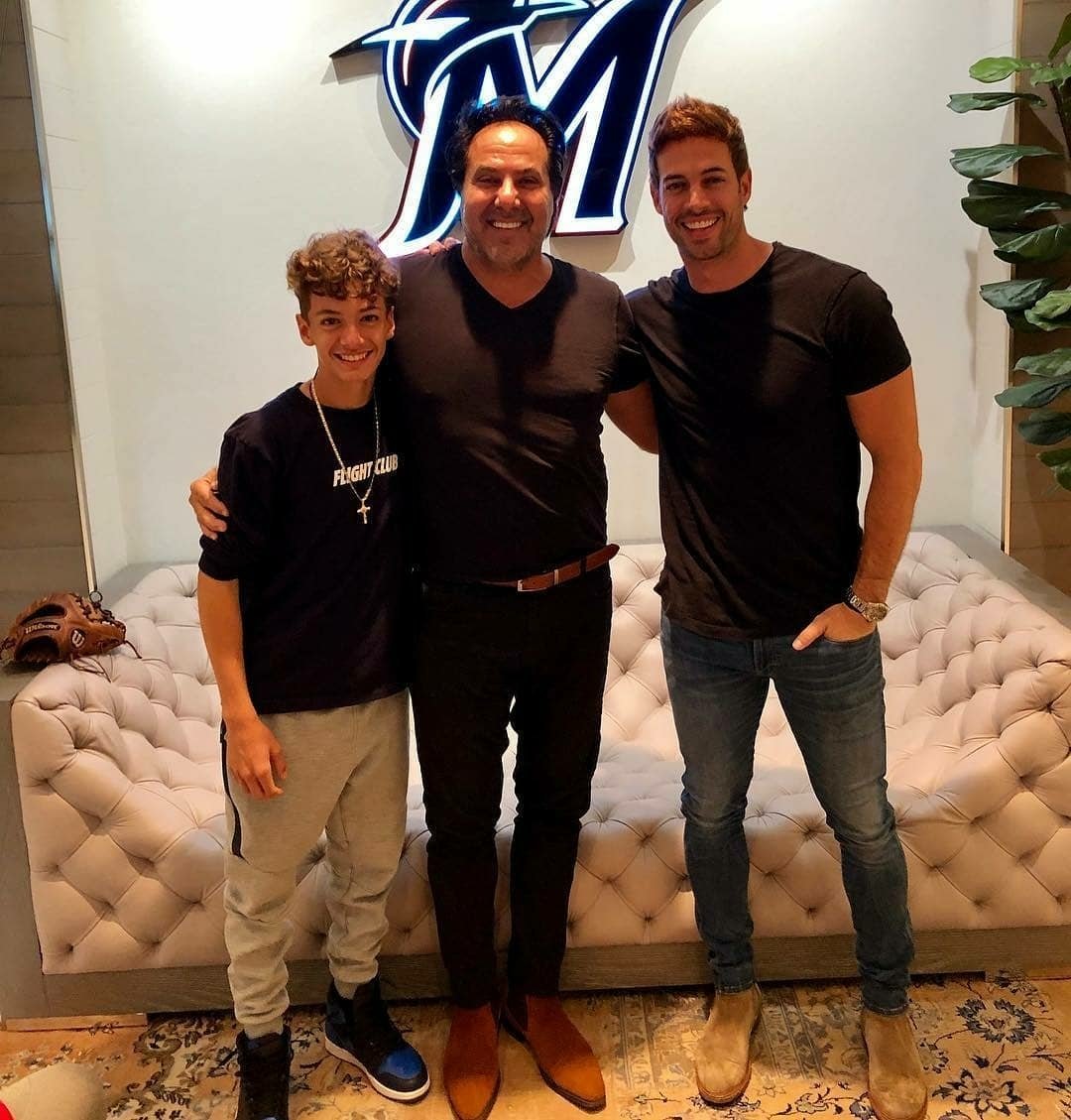 Reposted from @antoniosustiel_flooringking -  At the Miami Marlins game with my favorite people in the world @willevy @christopherlevy @marlins #flooringkingantonio - #regrann  -  instagram.com/p/BwWWYWIhXxz/…