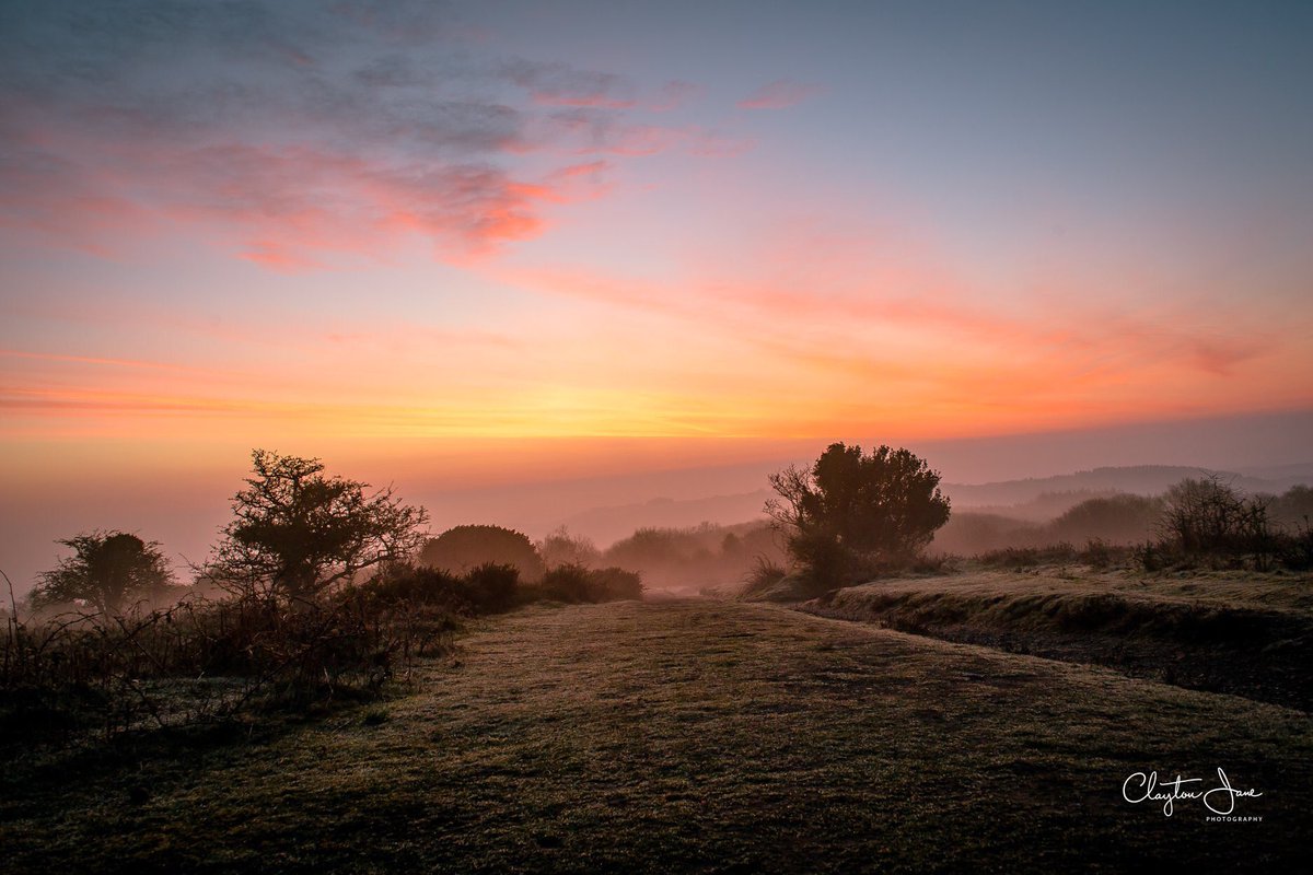 7 Sisters &amp; the Quantock Hills above the mist at sunrise this morning...x 📸 #7Sisters #QuantockHills #Photographer