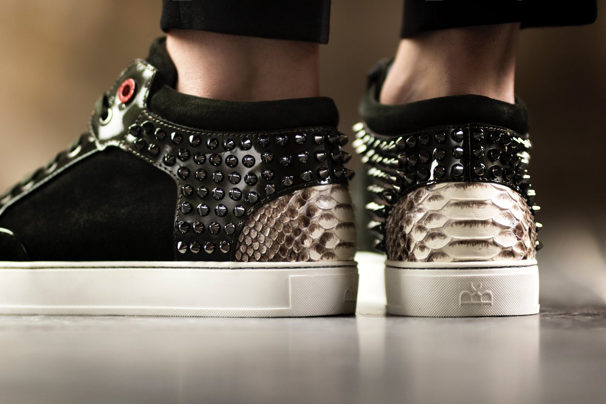 Royaums's tweet photo. Due to the natural shape of the #python, the pattern varies within the same piece. This makes each product one of a kind and unique in its own way. #ROYAUMS #ROYAUMSkingdom https://t.co/cezlijKfg0