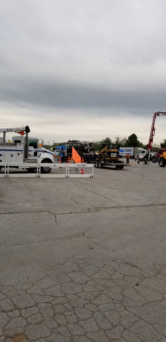 Mary_AnnRojas's tweet photo. Are you ready! Largest construction/trades career expo in the Midwest Getting ready for the big day! #sgfjobs #buildmyfuture #partnerships https://t.co/oRbjQf816l