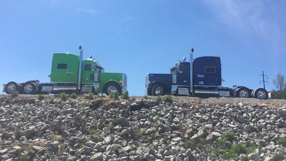 RoaneTransport's tweet photo. #RoaneTransportation got two new @PeterbiltMotors to add to our fleet!! Aren't they pretty? #Peterbilt #Flatbed #RoaneTrans https://t.co/8dWlASnsAd