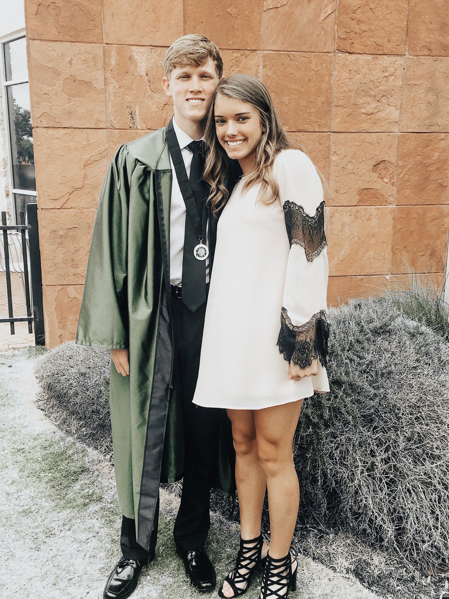 sydneyhunt02's tweet photo. #20 what a huge stepping point into the life ahead!! Thank you for being strong, loyal and competitive and showing me that I can do anything I set my mind too. I am extremely proud of all that you have become. Happy Birthday T 🥳💓 https://t.co/iQ9STqcNGA
