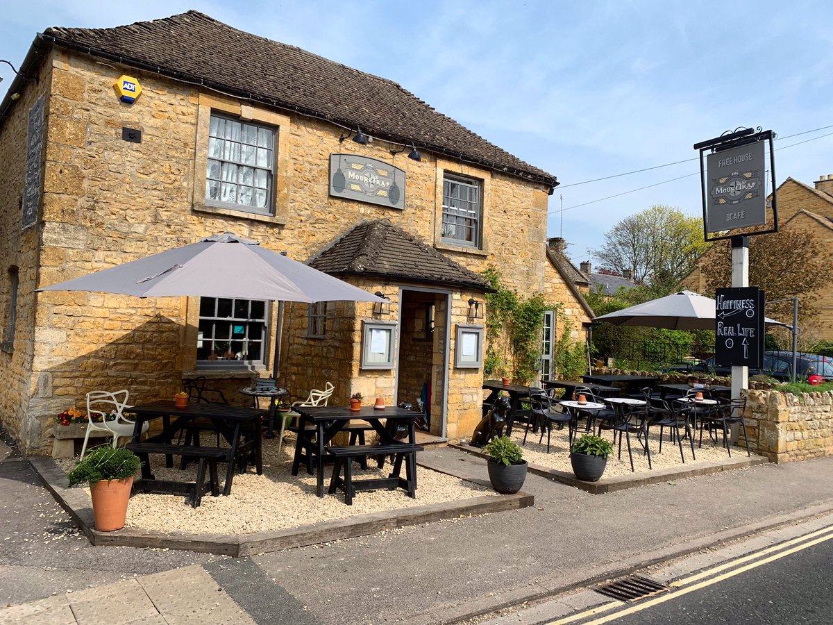 Sun is out and our parasols are up. No more excuses needed. Trust us! #excuses #pub #bourtononthewater #themousetrapinn #beer #hotel #sunshine #pubgarden #easter #holidays #britain #cotswolds #noexcuses