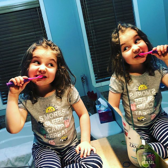 blogfamilles's tweet photo. Vous brossez vos dents combien de fois par jour ? 

📷 @maryberluecie 

 #RBFQ https://t.co/hf7vzW2g7Z