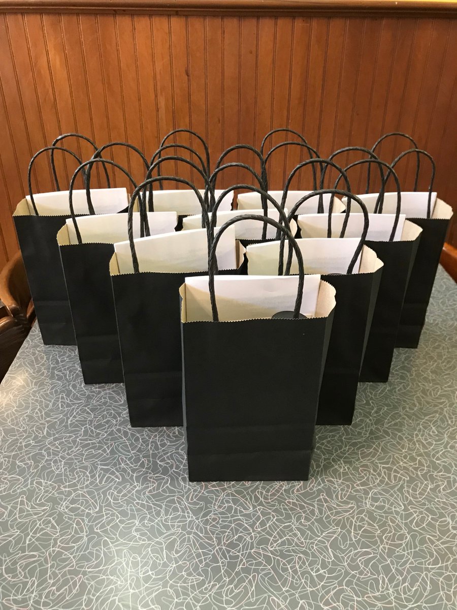 BogartsSTL1's tweet photo. Our Pitmaster Class was a hit last night with Marla and Bruce Meredith and friends, winners of the @feastmag 2018 Holiday Grand Prize giveaway! #feastmagazine #holidaygiveaway #pitmasterclass #bogartsrubs #goodiebags #bogartssmokehouse #stlbbq https://t.co/Cncq8QLY6P