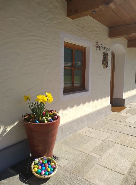 Urlaub an den Osterfeiertagen! Der Osterhase kommt uns auch heuer wieder im Hotel besuchen! 🐰
#Austria #Tirol #Innsbruck #Zillertal #ZellamZiller #Ferienhotel #Sonnenhof #Ferien #Urlaub #Winter #Frühling #Hotel #Familie #Erholung #Wellness #Entspannung #Ostern #Hase #Frühling