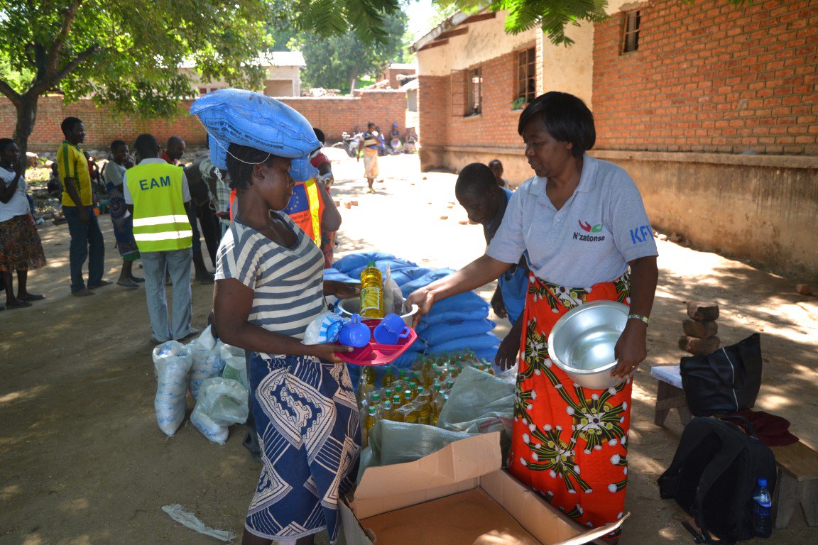 simmalawi's tweet image. Malawi Flood Relief 2019 - See our video report on the first SIM Malawi/EAM delivery of flood aid to two camps in the Chikhwawa District. Click here bit.ly/2IrxSV3