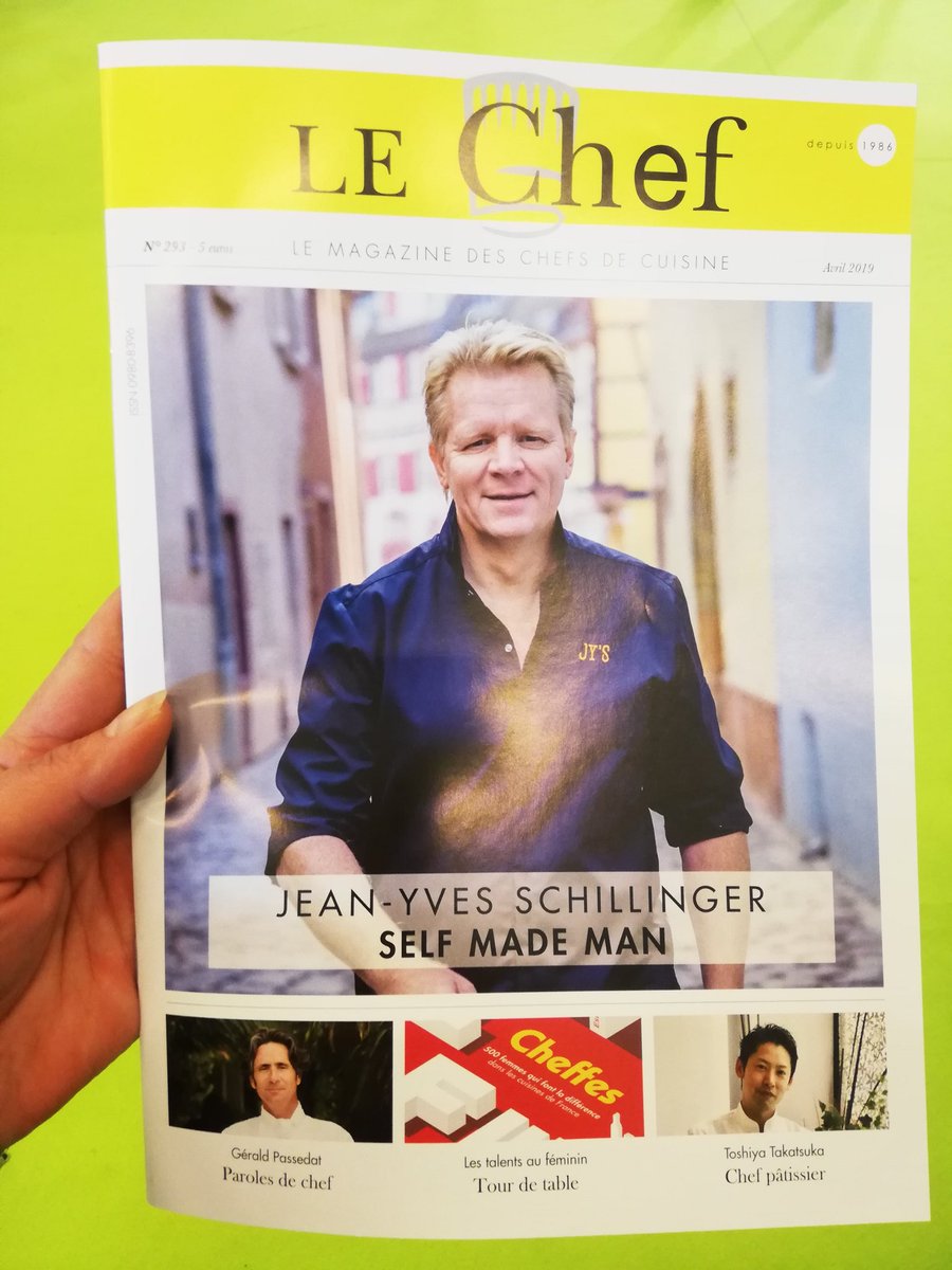 ellessontfood's tweet photo. Quand le livre #Cheffes d'@esterelle et @VeraneFrediani fait la une du magazine #lechef, on sait ce qu'on va lire 📖 dans le métro en rentrant du salon @RESTAU_CO
#femmescheffes #femmeschefs #womeninfood https://t.co/qG7vNTjKUt