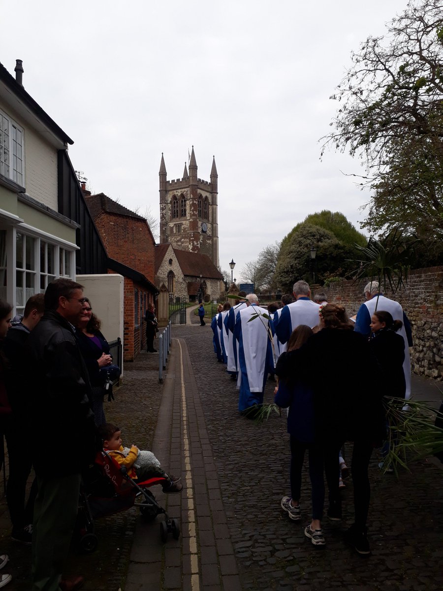 St. Andrew's Church Farnham tweet media