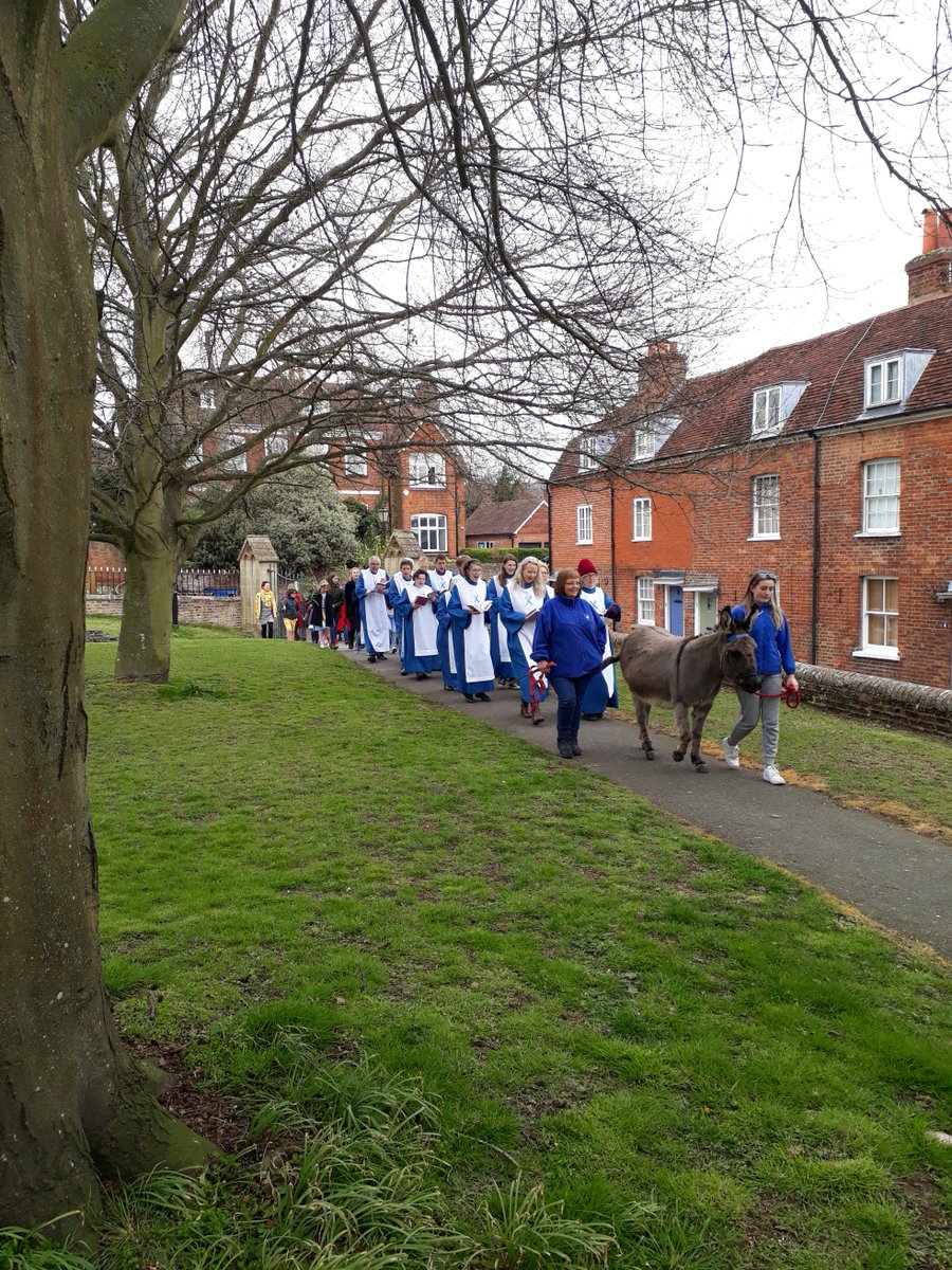 St. Andrew's Church Farnham tweet media
