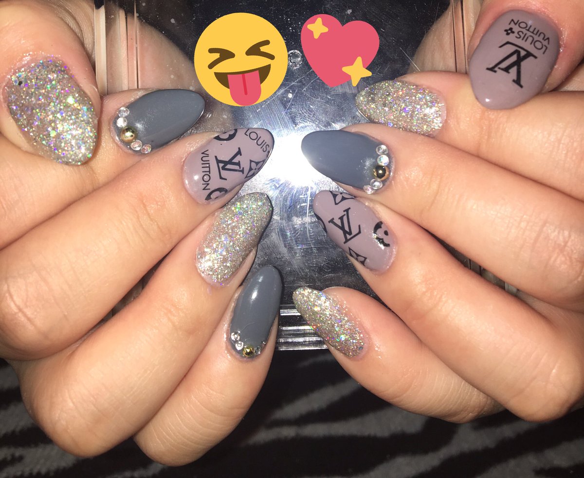 New nail💅💎

ジェルスカルプで
VUITTONネイルした🧚‍♀️