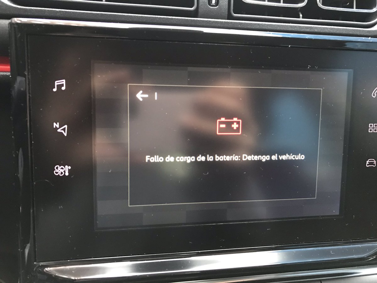 Luhaces's tweet photo. Justo el día que me voy de vacaciones vuelve a dar error el coche... #citroensolucionya #conmiedo #diasidiatambien @CitroenEspana @GrNoya @consumidores https://t.co/PVOGfGsmoz