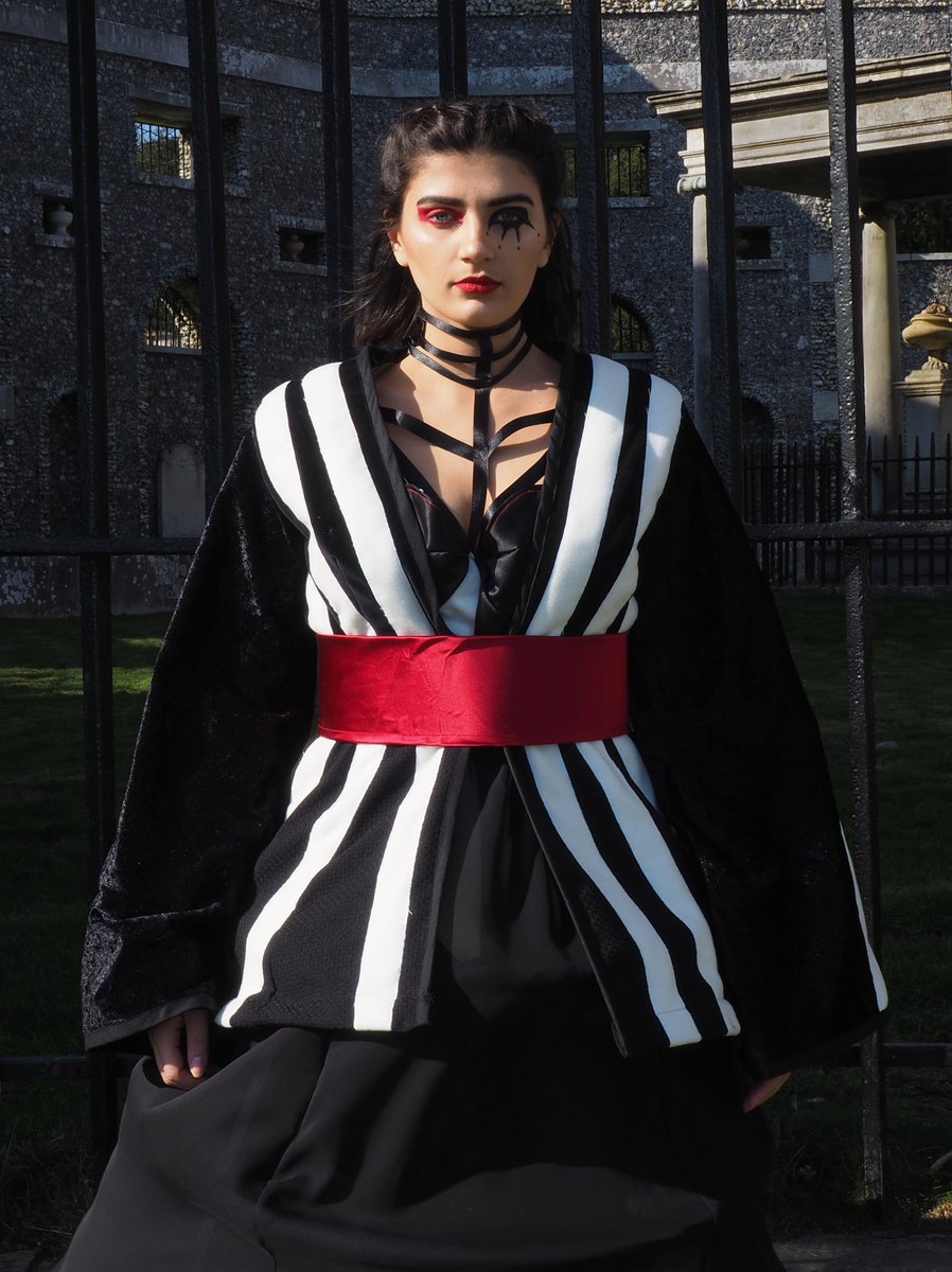 Harriet_flo's tweet photo. @erinmorgenstern I made a costume inspired by Tsukiko for my final A-level textiles project as The Night Circus is my favourite book. I would love to hear your thoughts for some feedback about it! https://t.co/djVJfA4VqW