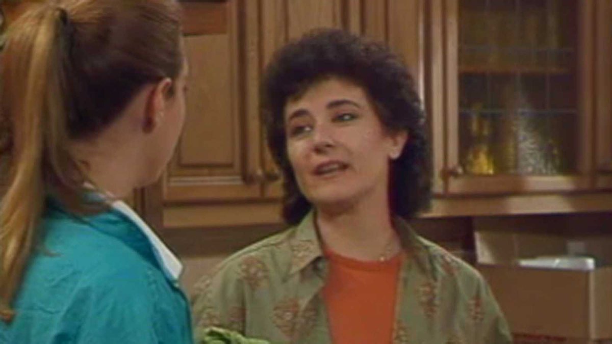 ArchivoRTVE's tweet photo. ¡Atención, por favor! Nuevo capítulo de 'Una hija más', la serie de los miércoles en @ArchivoRTVE, con Mercedes Sampietro, Beatriz Carvajal y Miguel Rellán... Si no la viste en 1991, o quieres repetir... --> https://t.co/aQ9CCHIk6D https://t.co/HGMMGwzMeW