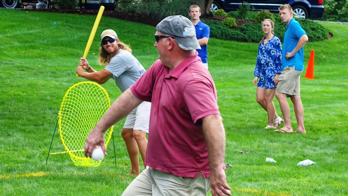 WIFFLEballinc's tweet photo. Throwing the 🔥🔥🔥 WIFFLE® Ball! 
#Wiffle #Wiffleball #Wiffleballinc
#backyard #party #fun #beach #throw #pitch #curve #hit #bat  #yellowbat #baseball #outdoor #games #toy #mom #dad #family #friends #wedding #socialsports #fitness #play #ball #sports #health #vacation https://t.co/mgBn0lIk0Z