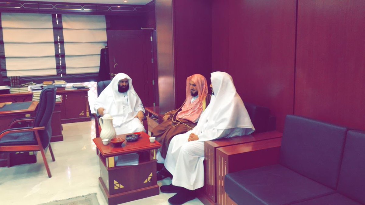 tholothia's tweet photo. نبارك لابن العم فضيلة الشيخ محمد بن حمد المشوح تخرج نجله البراء 
وهذه صورحفل خريجي #كلية_الشريعة في جامعة #الإمام_محمد_بن_سعود_الإسلاميك  بالرياض  التي ألقاها ابن العم البراء بن محمد بن حمد المشوح بمناسبة تخرجه اليوم 
وفقه الله وأعانه وسدده لخدمة دينه ووطنه وولاة أمره https://t.co/nwB5DdJthG