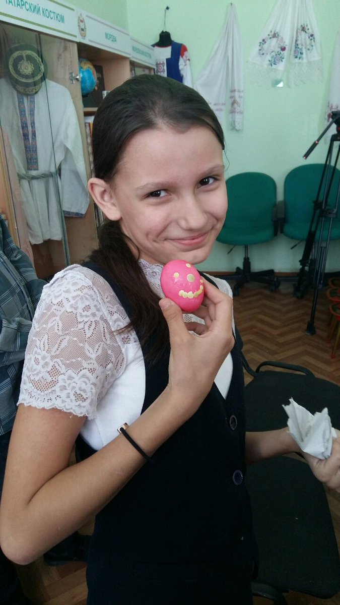 imangulova_a's tweet photo. 17 апреля в библиотеке народов Поволжья обучающиеся 5в класса Школы № 63 приняли участие в творческой мастерской "Пасхальный сувенир", был организован мастер-класс "Писанка" https://t.co/36FUcoeUEc