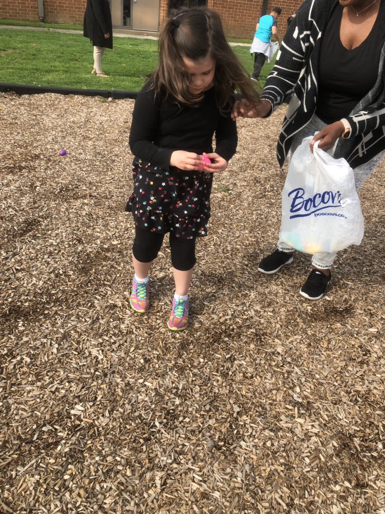 misschelsea518's tweet photo. Beautiful day for an egg hunt! #bcssdpride #bcsssdtweets https://t.co/WzDW2m6UBd
