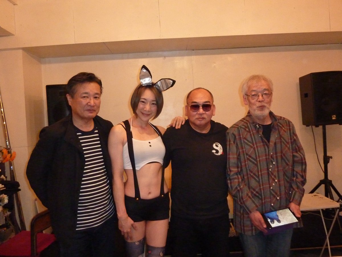 下村 健 Ar Twitter 本日はダーティ工藤さんのトークイベントの撮影要員としてお手伝い ダーティさん ゲストの若林美保さん 福間健二さんと終了後の記念写真