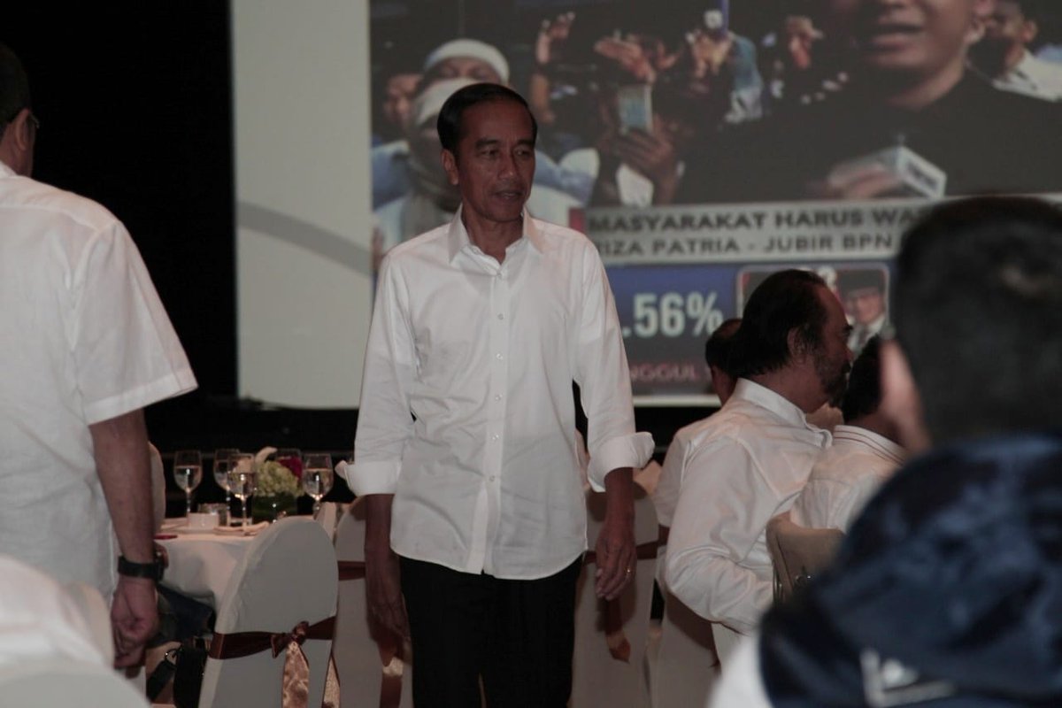 Sore ini bersama bapak <a href="/jokowi/">Joko Widodo</a> dan <a href="/KHMarufAmin_/">K.H. Ma’ruf Amin</a> menyaksikan perhitungan cepat pemilu 2019. Pesta demokrasi pada tahun ini memberikan banyak pengalaman dan pembelajaran untuk kita sebagai Bangsa.

#01IndonesiaMaju