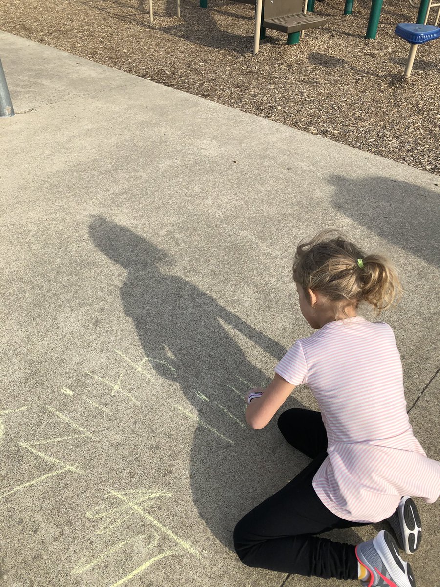 MrsOwenStars's tweet photo. We took our learning outside yesterday and practiced our sight words!! https://t.co/414EHFF5Zw